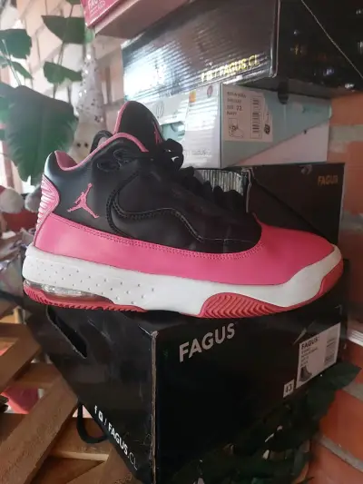 Zapatillas deportivas negras y rosadas para niña - miniatura 1