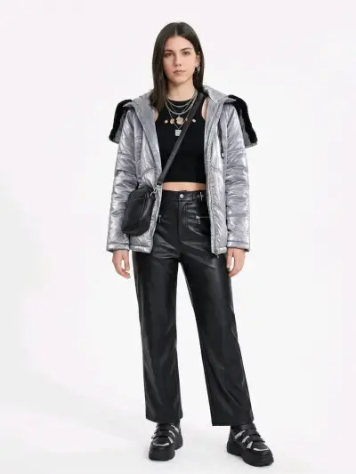 Chaqueta plateada con capucha para mujer - miniatura 4