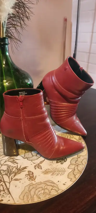 Botines de cuero rojos con tacón grueso - miniatura 1
