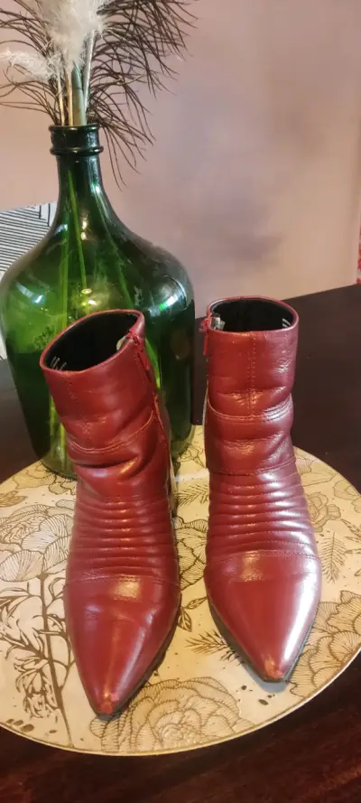 Botines de cuero rojos con tacón grueso - miniatura 4