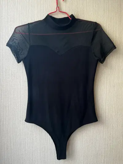 Body negro elegante de mujer - miniatura 1