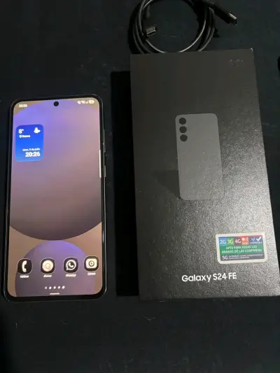 Samsung Galaxy S24 FE con caja y accesorios - miniatura 1