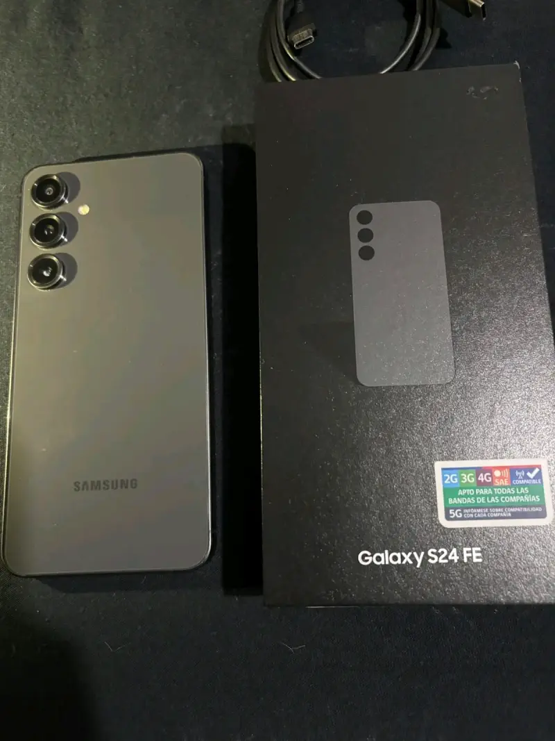 Samsung Galaxy S24 FE con caja y accesorios - 2