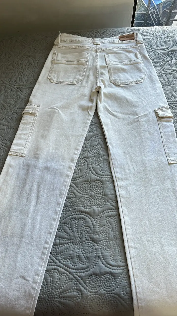 Pantalones cargo blancos LPKI con bolsillos - 2