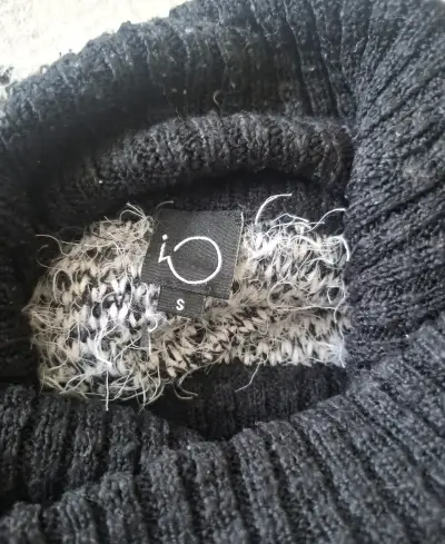 Suéter de lana con cuello alto blanco y negro - miniatura 4
