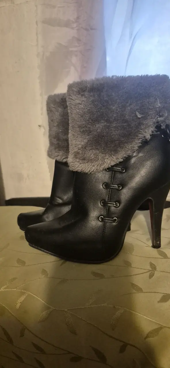 Botines negros con forro de piel sintética - 3
