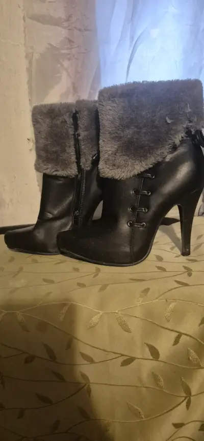 Botines negros con forro de piel sintética - miniatura 5