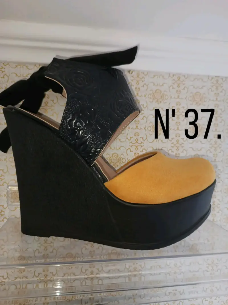 Sandalias de plataforma negras y amarillas talla 37