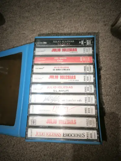 Colección de cassettes de Julio Iglesias - miniatura 1