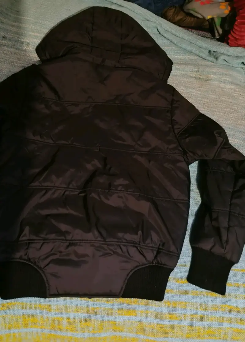 Chaqueta negra con capucha VRC - 3