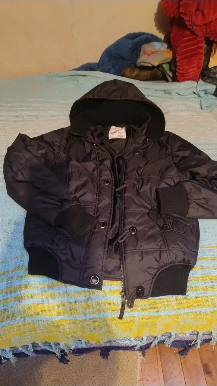 Chaqueta negra con capucha VRC - 4