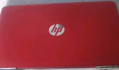 Notebook HP Pavilion rojo  en excelente estado - miniatura 1