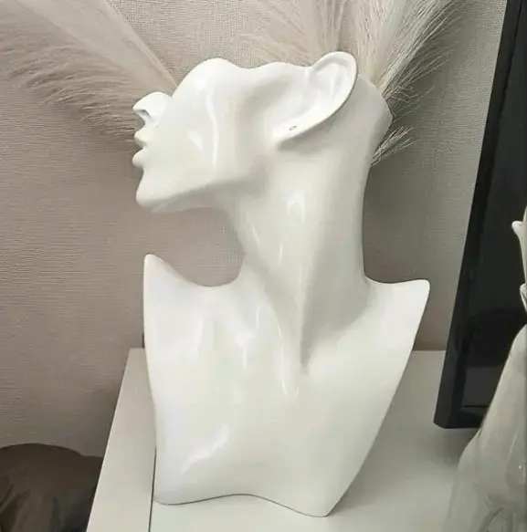 Busto moderno para exhibición de joyas - 1