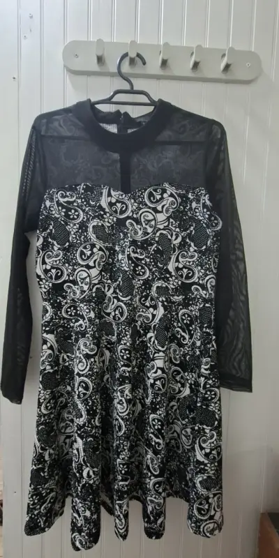 Vestido negro - miniatura 1