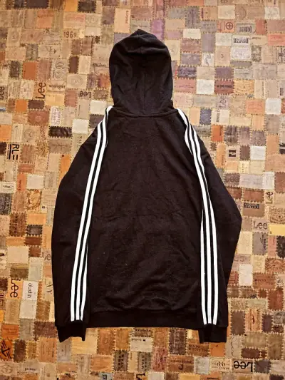 Polerón Adidas negro con capucha y franjas - miniatura 2