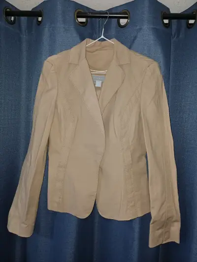 Blazer beige de mujer elegante - miniatura 1