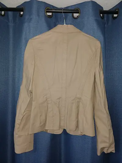 Blazer beige de mujer elegante - miniatura 3