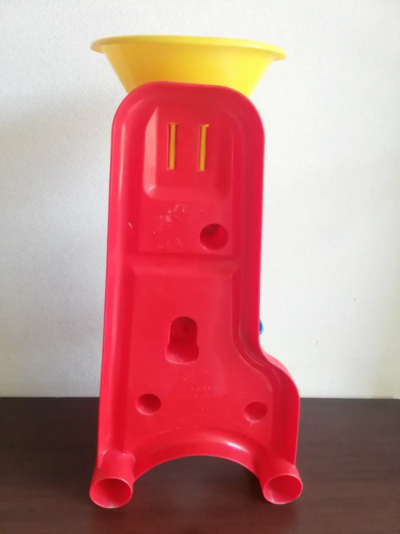 Juguete de agua para niños con embudo y ruedas - 3