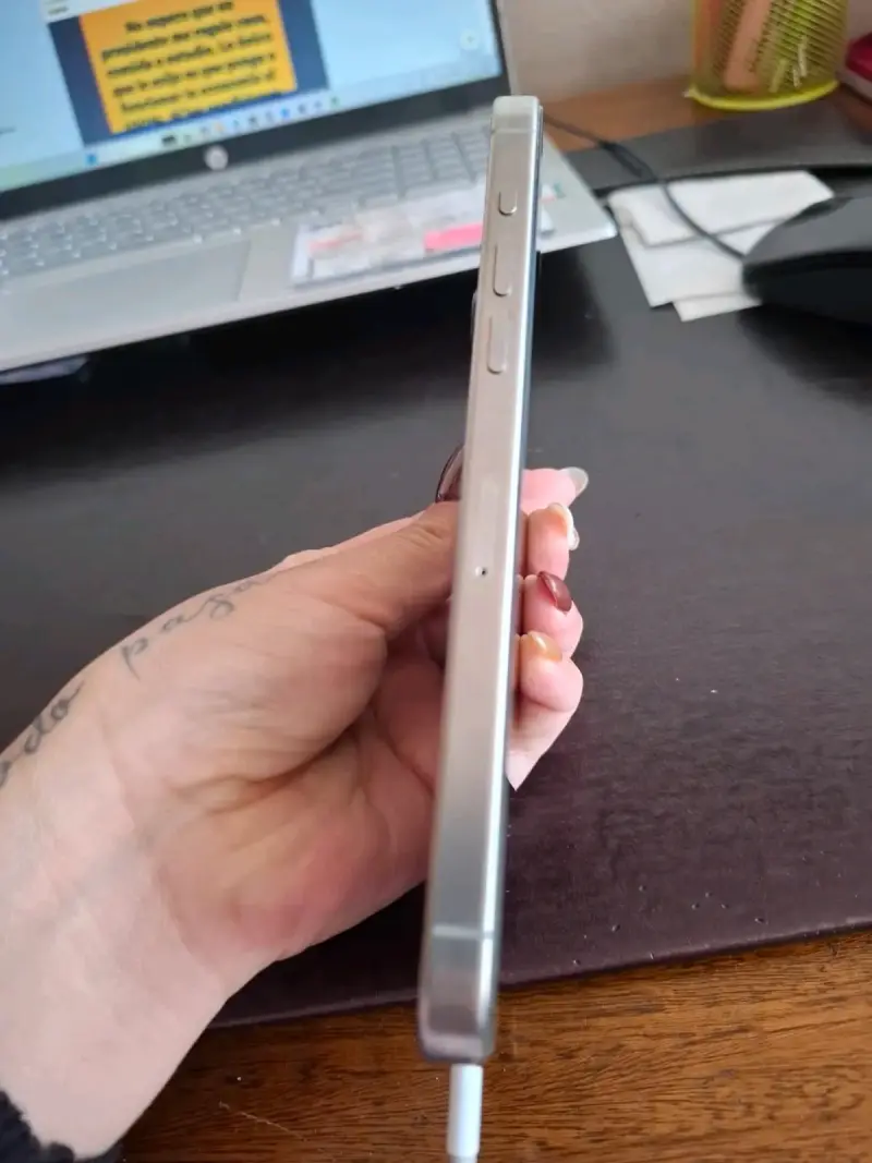 iPhone 15 Pro Max 256GB en excelente estado - 4