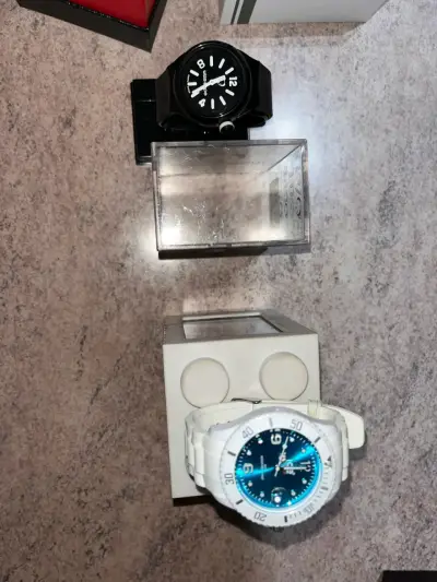 Relojes Lorus deportivos negro y blanco - miniatura 1