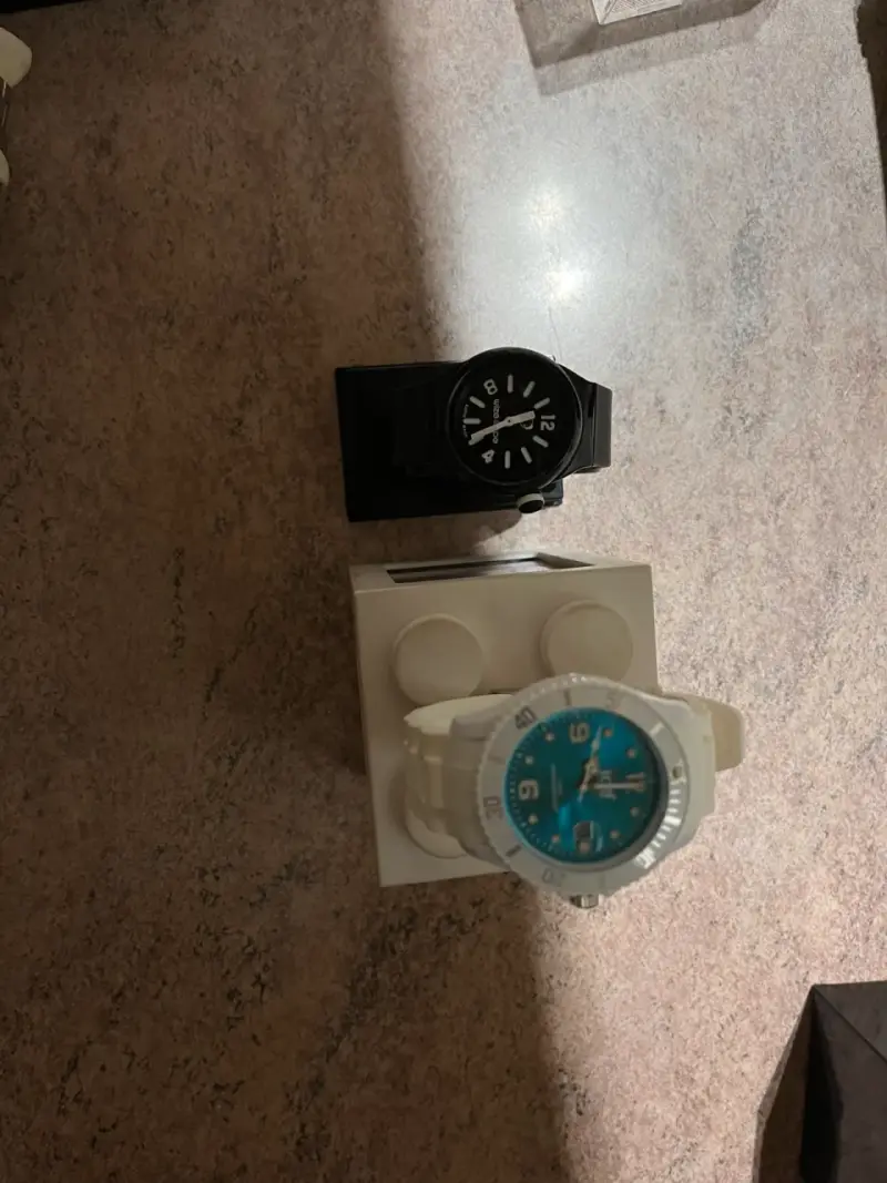 Relojes Lorus deportivos negro y blanco - 2