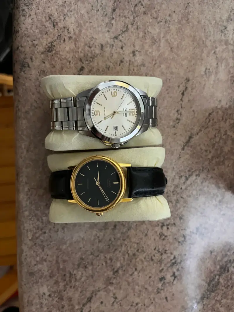 Relojes Casio de pulsera metálico y dorado - 2