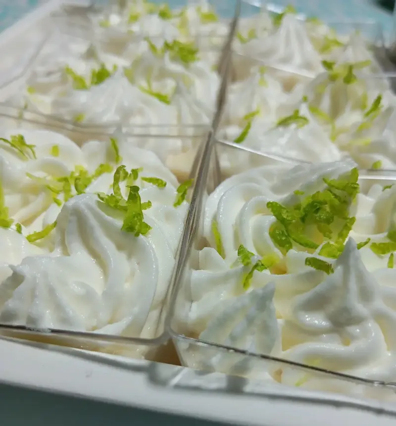 Variedad de cocteleria dulce y salada - 5