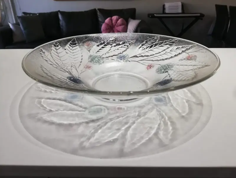 Plato decorativo de vidrio con diseño floral - 1