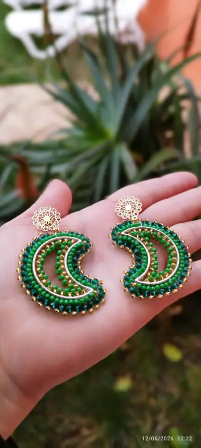 Aros artesanales de mostacillas verdes - miniatura 1