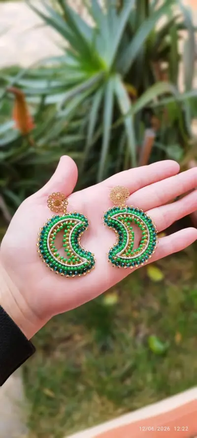 Aros artesanales de mostacillas verdes - miniatura 3