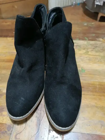 Botines negros de gamuza con tacón - miniatura 2