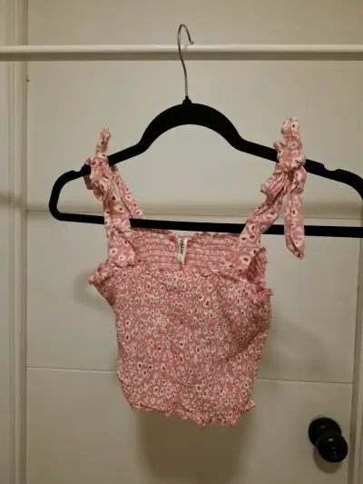 Top corto floral rosa con tirantes ajustables - miniatura 2
