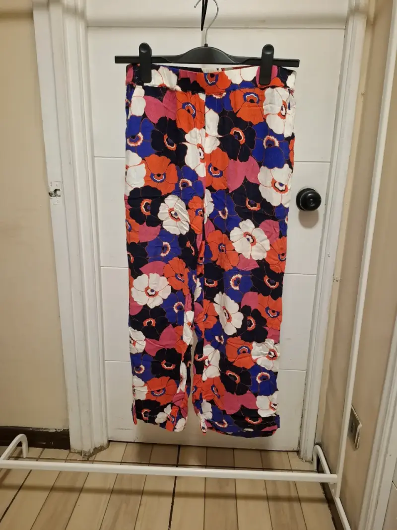 Pantalón estampado floral colorido - 1