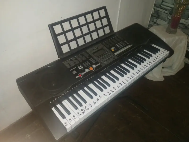 Teclado electrónico MK-906 con soporte - 2