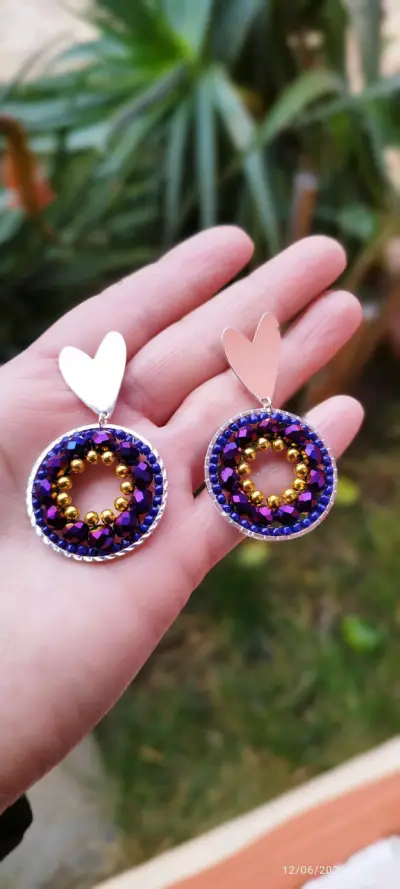 Aros colgantes con diseño de corazón y cuentas - miniatura 2