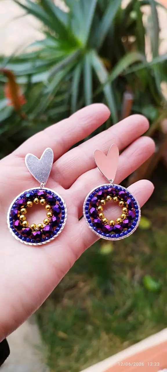 Aros colgantes con diseño de corazón y cuentas - 3