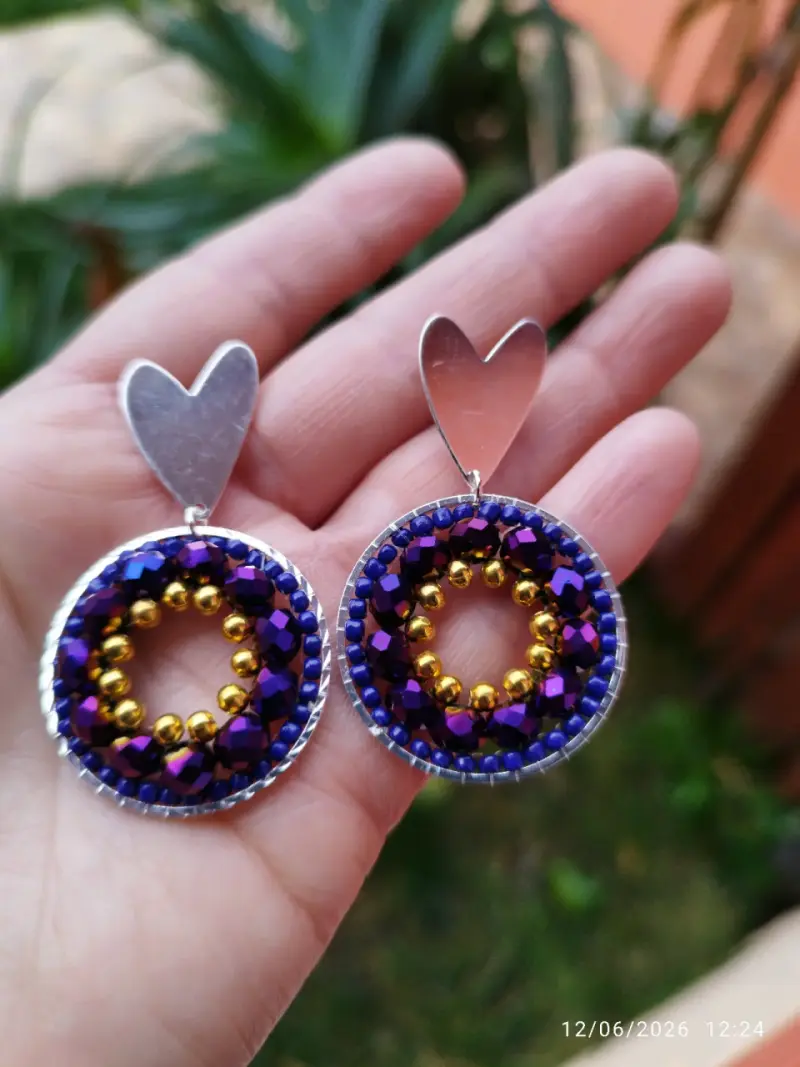 Aros colgantes con diseño de corazón y cuentas - 4