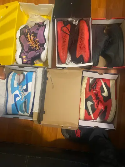 Lote de zapatillas deportivas variadas - miniatura 1