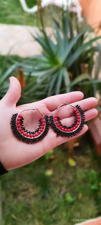 Aros de bisutería con cuentas rojas y negras - miniatura 3