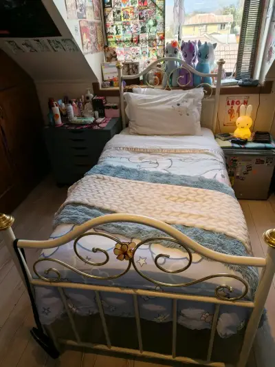 Hermosa Cama de Fierro de 1 plaza - miniatura 1