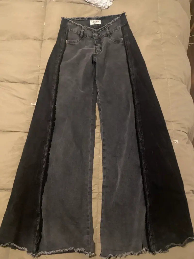 Pantalones acampanados negros LPK. Talla 36