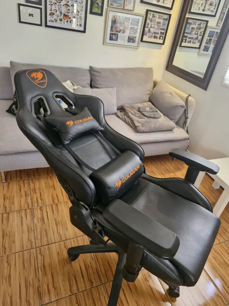 Silla gamer Cougar negra ergonómica - 2