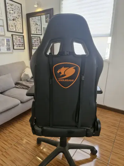 Silla gamer Cougar negra ergonómica - miniatura 3