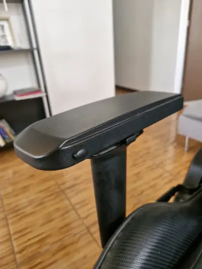 Silla gamer Cougar negra ergonómica - miniatura 6