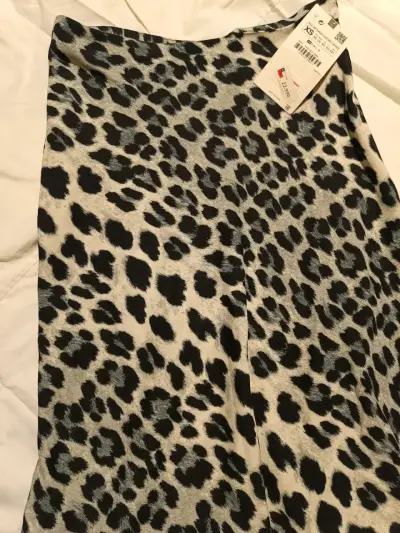 Falda animal print con etiqueta - miniatura 2