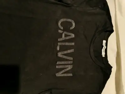 Polera negra Calvin Klein para mujer - miniatura 2