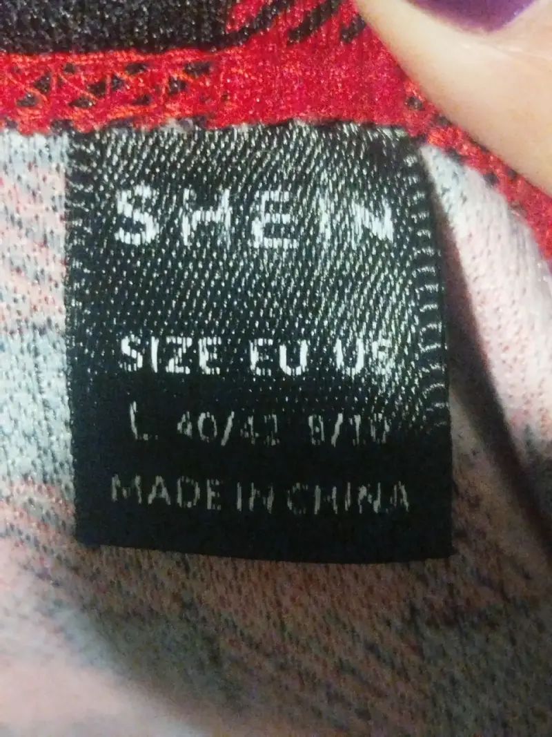 Blusa a cuadros roja y negra con mangas abullonadas - 2
