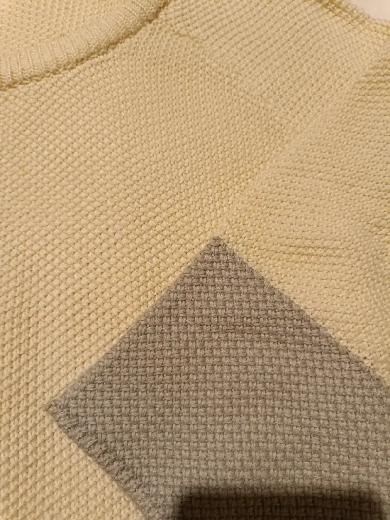 Suéter bicolor beige y gris de manga 3/4 - 3