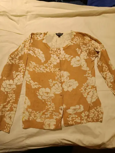 Cardigan floral beige con botones - miniatura 3