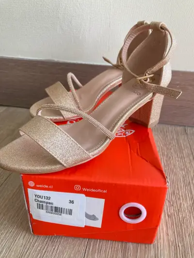 Sandalias doradas de tacón Weide talla 36 - miniatura 1